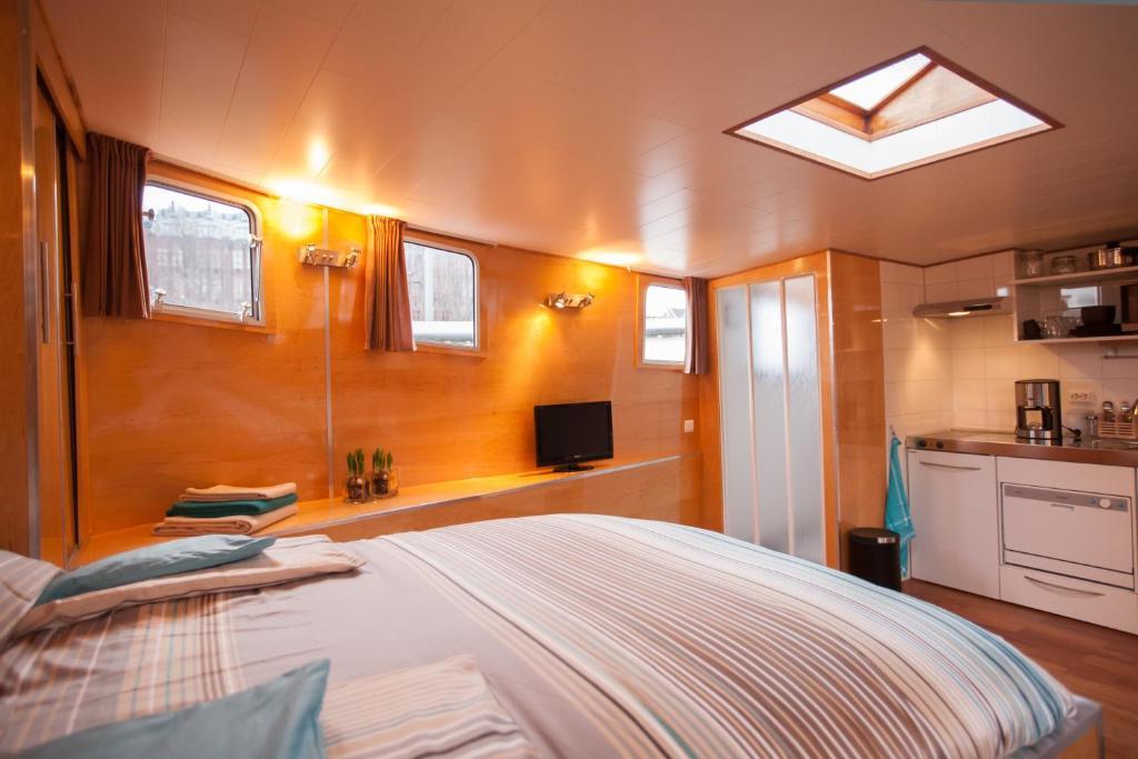 Houseboat Ms 3 Gebroeders Bed & Breakfast